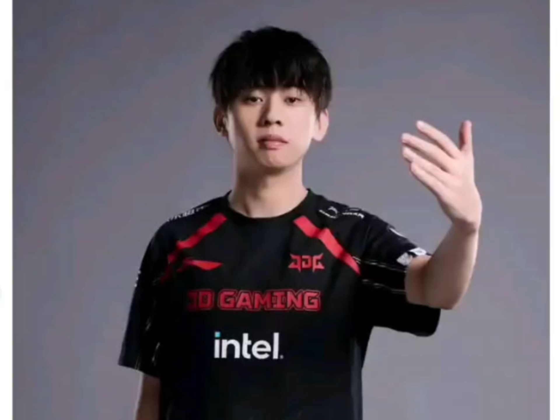 开云体育入口-包含FPX横扫TSM，CoreJJ打出惊人五杀焦点之战淘汰赛，锁定晋级资格的词条