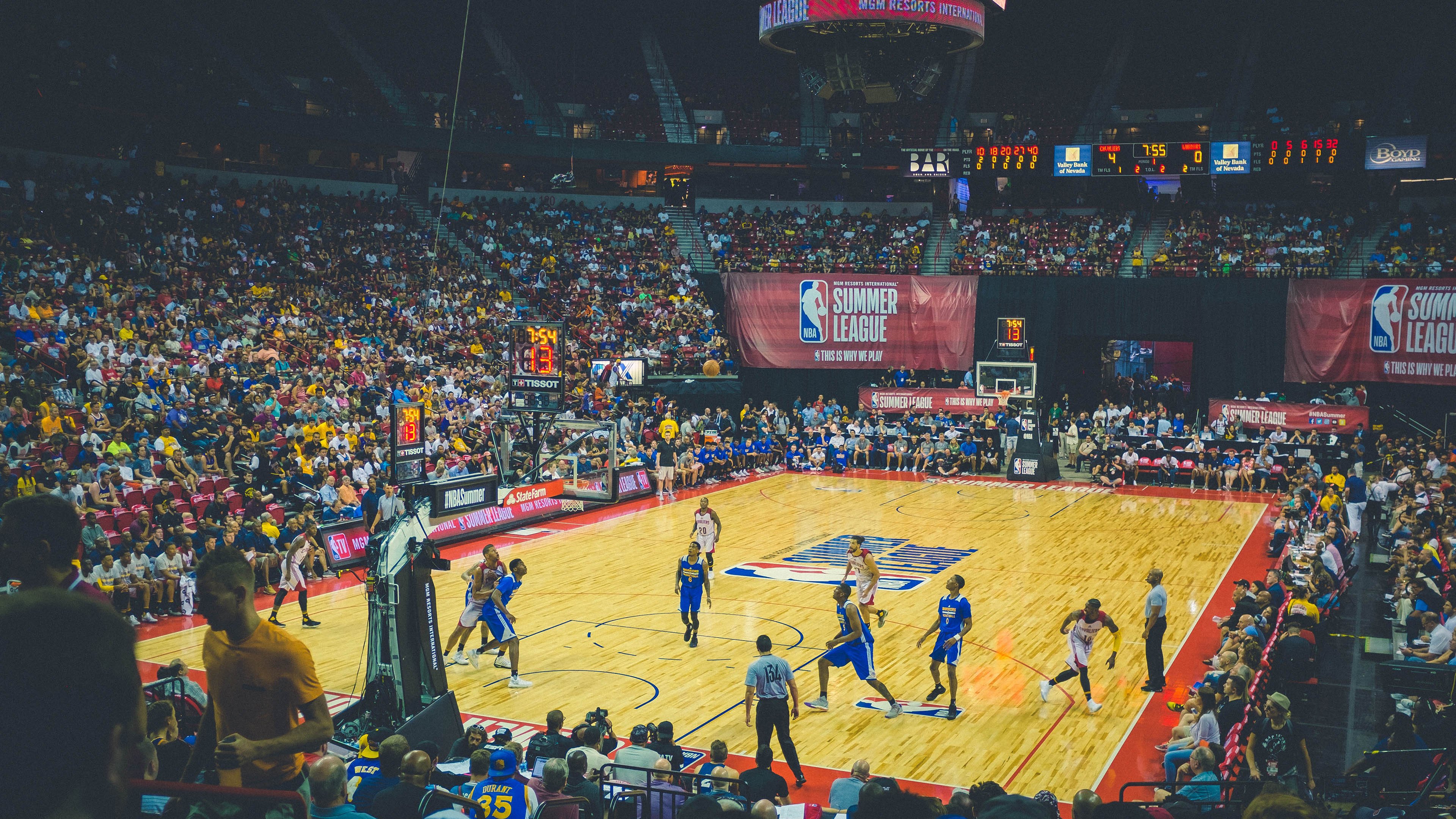 逆天绝杀！NBA探花布克打爆吉林防线，中国篮球该反思什么？